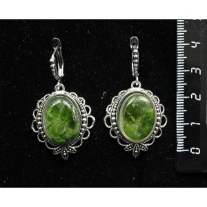 Cерьги из хромдиопсида (кабошон-мозаика), овал 18х13мм, оправа "трилистник", швензы посеребрение
