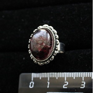 Кольцо с гранатом (кабошон-мозаика), овал 18x13, литая оправа, безразмерное