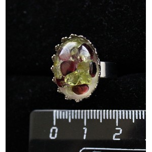 Кольцо с хризолитом и гранатом (кабошон-мозаика), овал 18х13мм, безразмерное