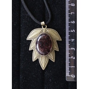 Кулон из граната (кабошон-мозаика), овал 25х18мм, "лист"