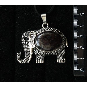 Кулон из граната (кабошон-мозаика), овал 25х18мм, "слон"
