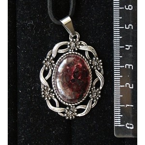 Кулон из граната (кабошон-мозаика), овал 25х18мм, оправа "торжество"