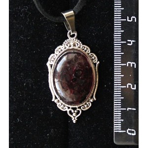 Кулон из граната (кабошон-мозаика), овал 25х18мм, оправа "медальон"