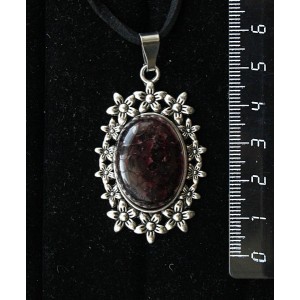 Кулон из граната (кабошон-мозаика), овал 25х18мм, оправа "клумба"