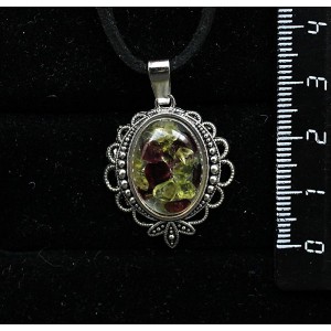Кулон из хризолита и граната (кабошон-мозаика), овал, 18х13мм, оправа "трилистник"