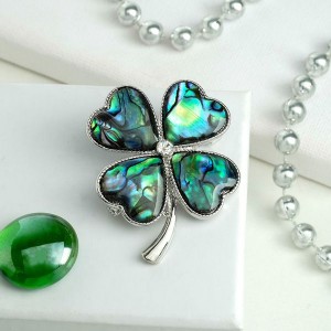 Брошь гелиотис клевер