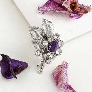 Брошь "Веточка" пробуждение, цвет бело-фиолетовый, цвет серебристый Брошь "Веточка" пробуждение, цвет бело-фиолетовый, цвет серебристый