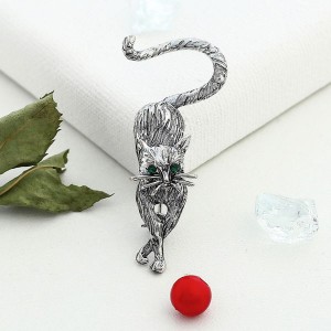 Брошь "Кошка грациозная", цвет зеленый в черненом серебре