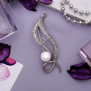 Брошь "Завиток" калла, цвет белый, цвет серебристый