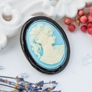 Брошь "Камея" загадка, цвет бело-голубой, цвет серебристый