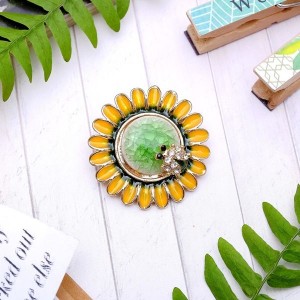 Брошь "Цветок подсолнуха" и пчелка, разноцветная, цвет золотистый