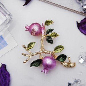Брошь "Ветвь граната", цвет розово-зеленый, цвет золотистый