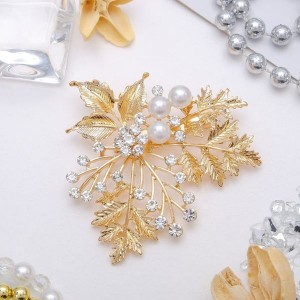 Брошь "Папоротник", цвет белый, цвет золотистый