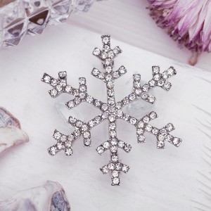 Брошь новогодняя "Снежинка", цвет белый, цвет серебристый