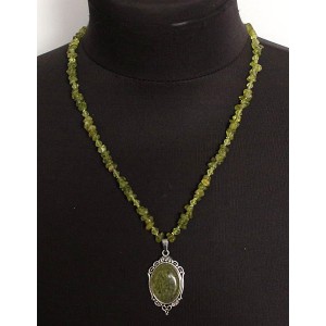 Колье-кулон из хризолита, овал 25х18мм кабошон-мозаика + галтовка, оправа медальон