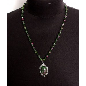 Колье-кулон из цоизита, овал 25х18мм, оправа медальон