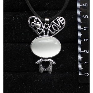 Кулон из кошачьего глаза (синт.) цвет белый, "зайчик", овал 25х18мм