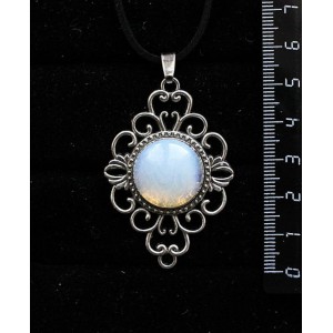 Кулон из опала (синт.), круг 18мм, оправа "ромб с узором"