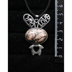 Кулон из родонита "зайчик", овал 25х18мм