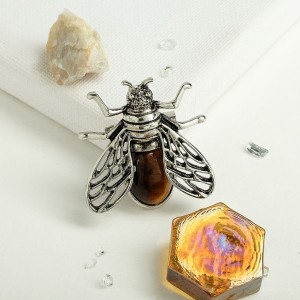 Брошь-кулон муха тигровый глаз