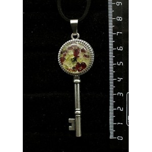 Кулон из хризолита и граната (кабошон-мозаика), "ключик", круг 20мм