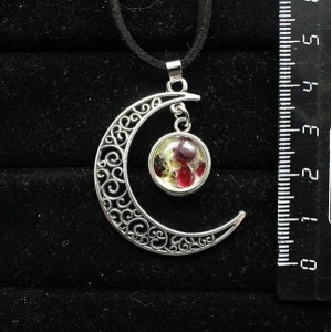Кулон из хризолита и граната (кабошон-мозаика), "луна", круг 12мм