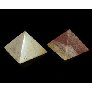 Пирамида из авантюрина 45х45х33мм, 70г
