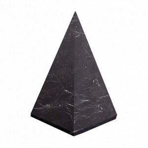 Пирамида из шунгита неполированная высокая, размер основания 60-65мм, 370г
