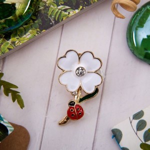 Брошь "Цветы ромашки" с божьей коровкой, цветная, цвет золотистый (стразы, эмаль)