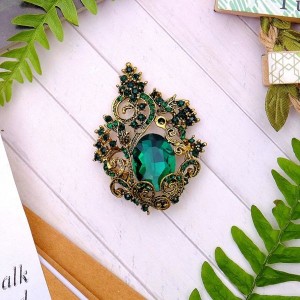 Брошь "Ажур", цвет изумрудный в черненом золоте (стекло, стразы)
