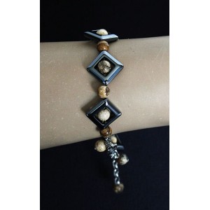 Браслет из яшмы песочной, шарик 6мм в квадратной рамке из гематита