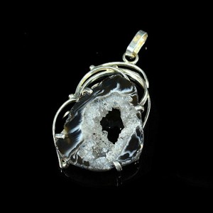 Кулон с жеодами агата бразильского в посеребрении 27*45мм