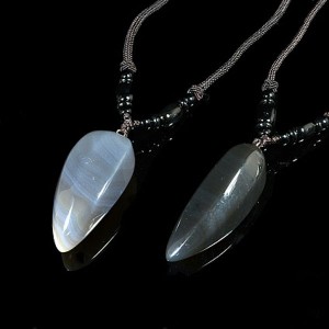 Кулон из агата бразильского перчик гр. 20*45мм, на шнурке