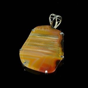 Кулон из агата, 38*48мм, авт.-ручная работа, юв сплав - нейзильбер