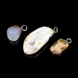 Кулон из агата мохового, разные формы - галтовка