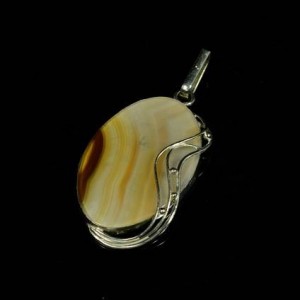 Кулон из агата, 47х30мм, нейзильбер Кулон из агата, 47х30мм, нейзильбер