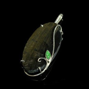 Кулон из гематита, 27*53мм Кулон из гематита, 27*53мм