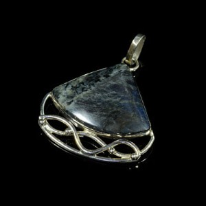 Кулон с лабрадоритом 36*33 мм Кулон с лабрадоритом 36*33 мм