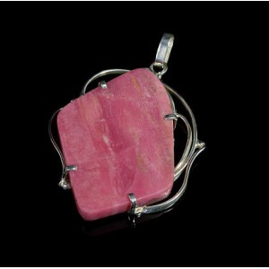 Кулон с родонитом, посеребрение, 40*53 мм Кулон с родонитом, посеребрение, 40*53 мм