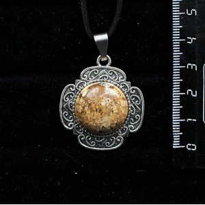 Кулон из яшмы песочной, круг 20мм, оправа "4 лепестка"