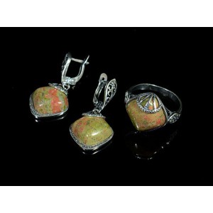 Кольцо и серьги из унакита