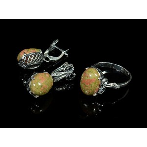 Кольцо и серьги из унакита