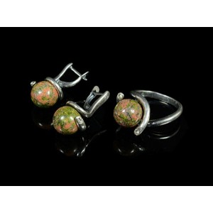 Кольцо и серьги из унакита