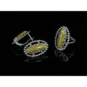 Кольцо и серьги из унакита