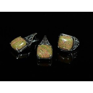 Кольцо и серьги из унакита