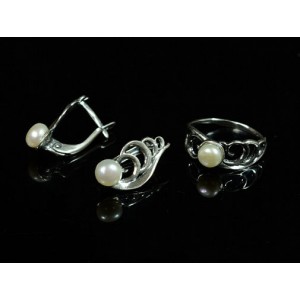 Кольцо и серьги с белым жемчугом