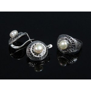 Кольцо и серьги с белым жемчугом