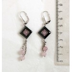 Серьги из розового кварца, шарики 6мм в квадратной рамке из гематита и на цепочке