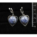 Серьги из лазурита бело-синего "сердечко", круг 18мм, швензы посеребрение