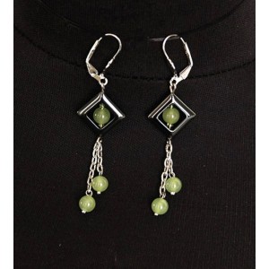 Серьги из оникса, шарики 6мм в квадратной рамке из гематита и на цепочке